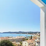 California Hotel 2*