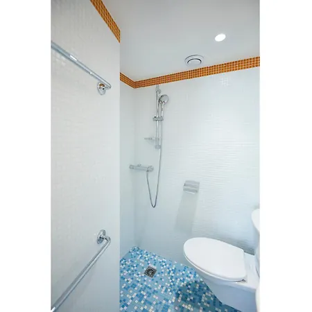 California Hotel 2*